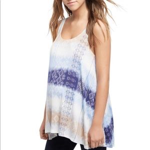 sleeveless scoop-neck back maternity blouse.